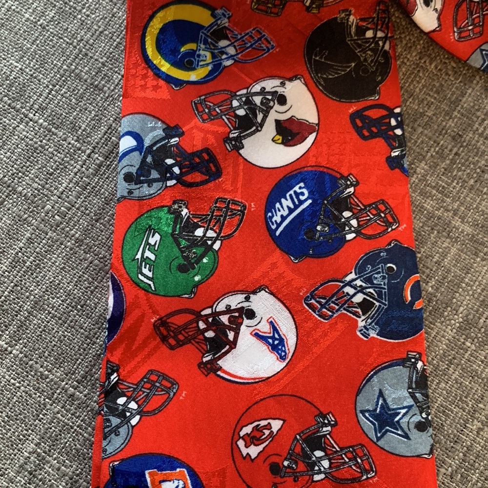 Team NFL - Football Helmet Tie - Picture 3 of 5